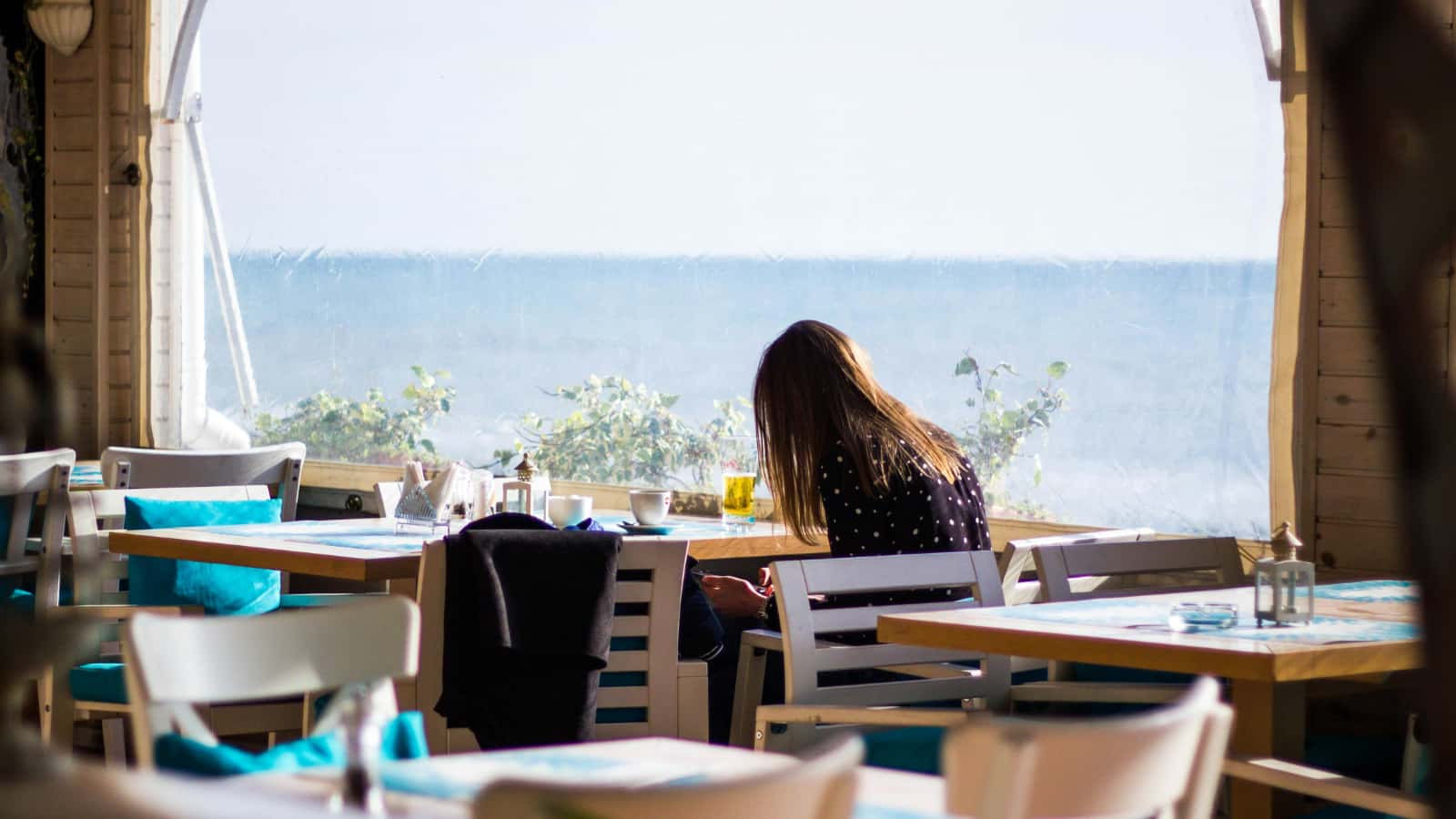 Dining in North Palm Beach – A professional enjoying the waterfront atmosphere